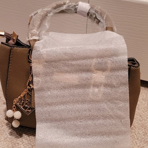 Designer Purse - Picture 4 of 4